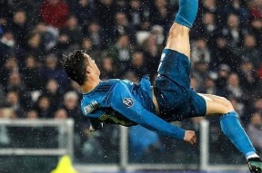 爱游戏-包含C罗在加拿大队比赛中高光表现，战术调整引发热议！的词条