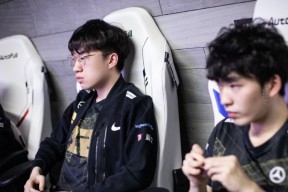 AYX- 巴塞罗那队教练 