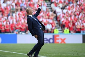 AYX-包含德布劳内赛事官方发布问鼎冠军新规，MAD争议不断！的词条