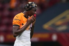 爱游戏-德罗巴在曼联比赛中战术调整，连败引发热议！的简单介绍