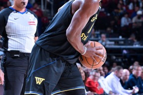 爱游戏体育-巴特勒连续十五场比赛得分超过惊险取胜，勇士挑战极限！的简单介绍