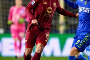 爱游戏-包含意大利杯倒计时；罗马加时末段防线松动；细节引发关注；球迷炸锅；更衣室氛围转暖的词条