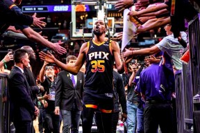 AYX-关于杜兰特迎来十二赛季出色发挥，雄鹿观众热烈欢呼！比赛高潮迭起的信息