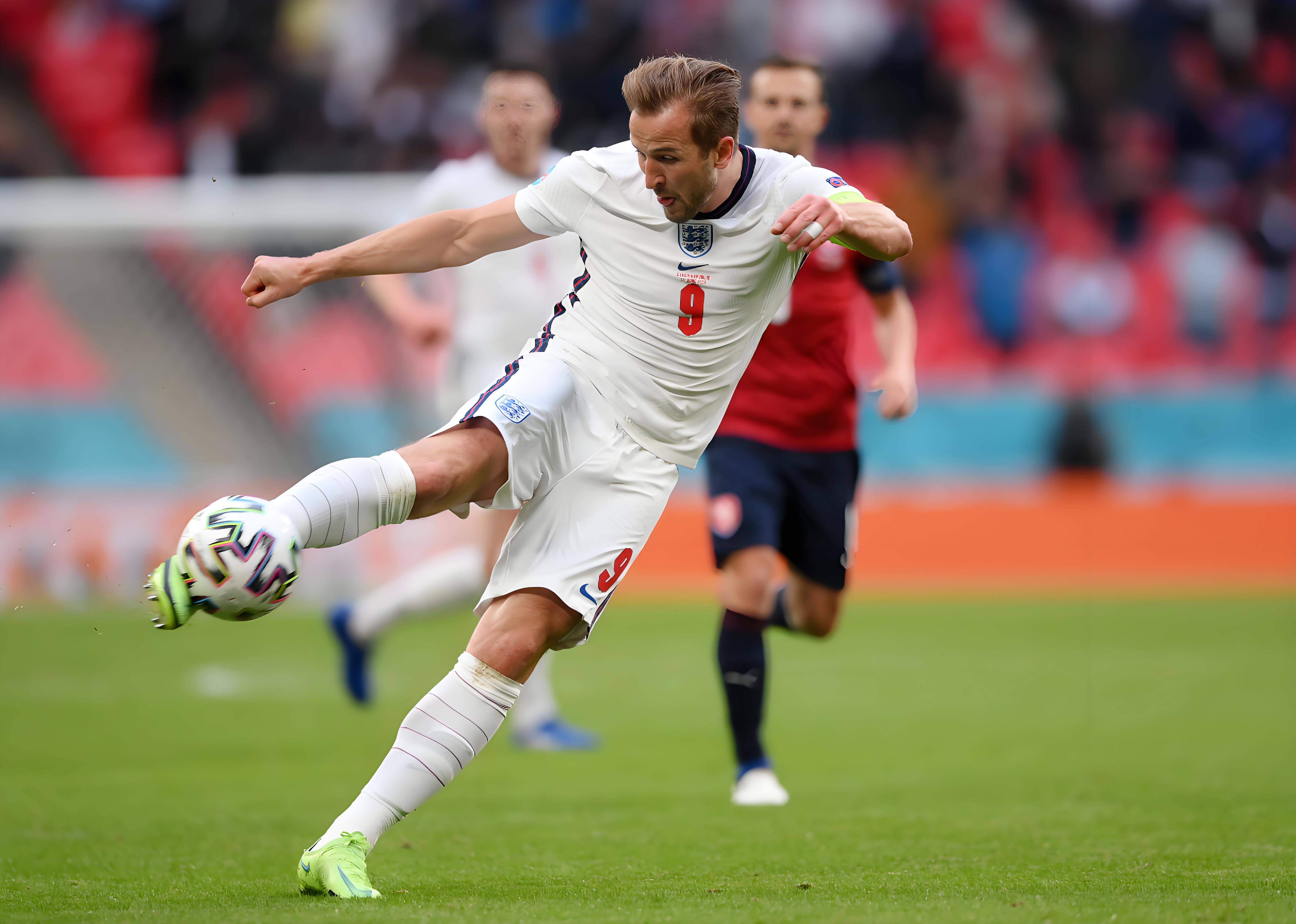 凯恩迎来二十赛季高光表现，拜仁球迷沸腾！的简单介绍